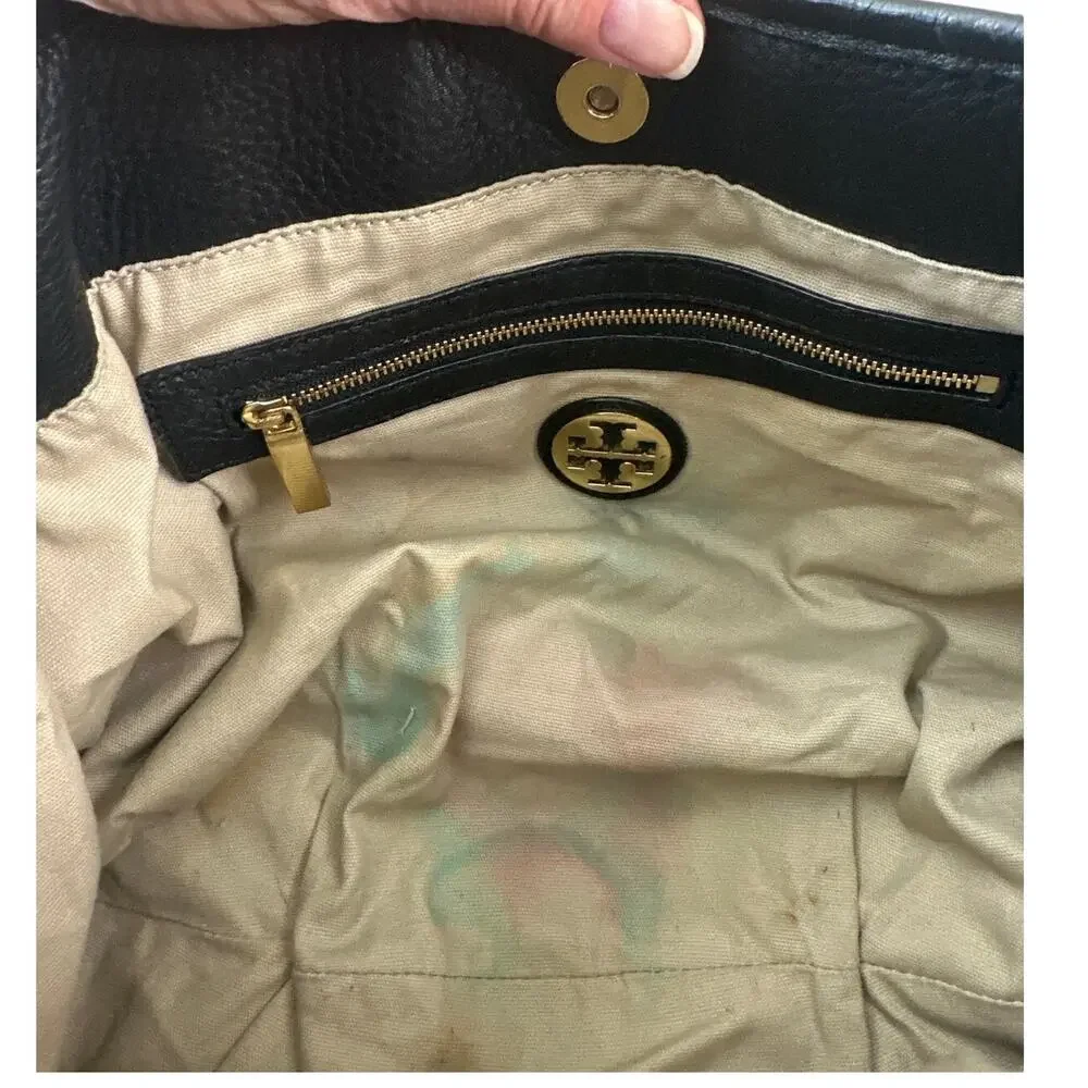 Tory Burch Amanda Slouchy Hobo Black Pebbled Leather‎ Gold Logo